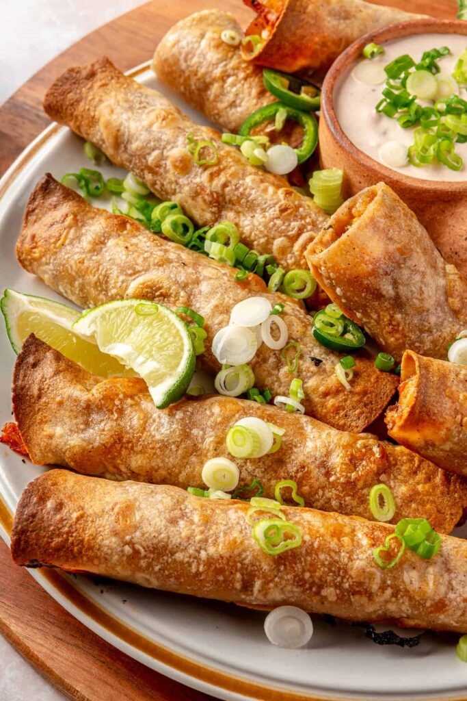 Barbekü ve Keçi Peynirli Tavuk Taquitos: Lezzet Dolu Bir Atıştırmalık Tarifi